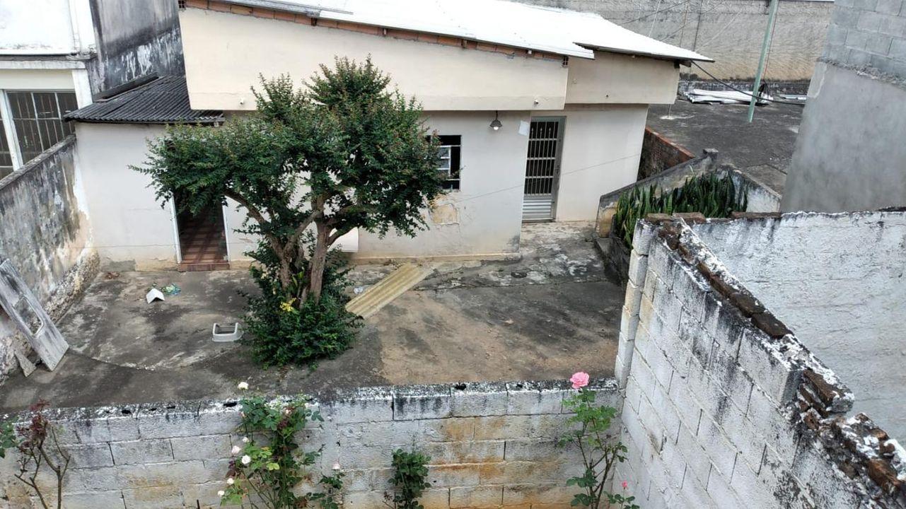 casa nos fundos